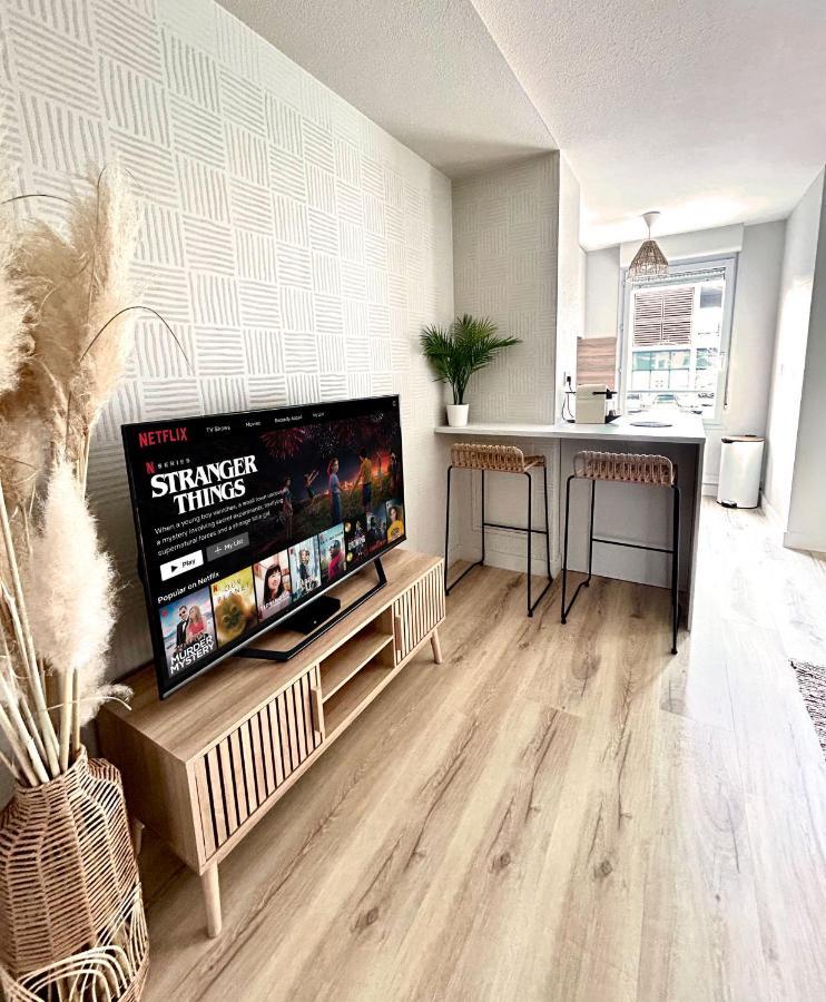 Modern 1 Bdr + Balcony + Free Parking + Ac + Pool Apartman L'Isle-d'Abeau Kültér fotó